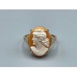 Ladies 9ct gold cameo ring 2.86g size L1/2