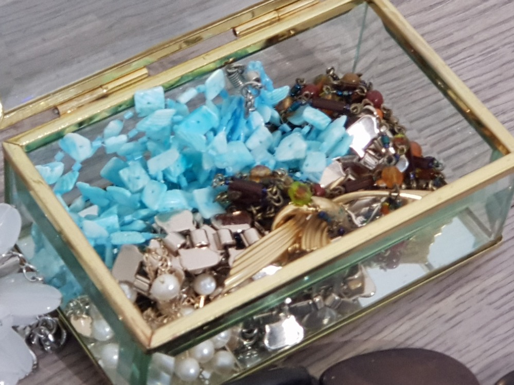Large amount of costume jewellery with glass jewellery box included, nice quality - Image 2 of 2