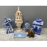 Miscellaneous items including Wedgwood and blue and white