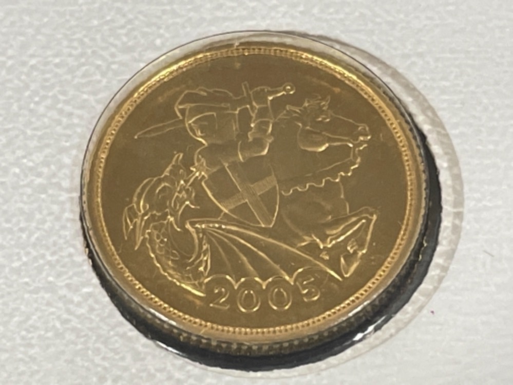 Gold coin 2005 gold full sovereign coin (showing new design) st George and the dragon - Image 3 of 3