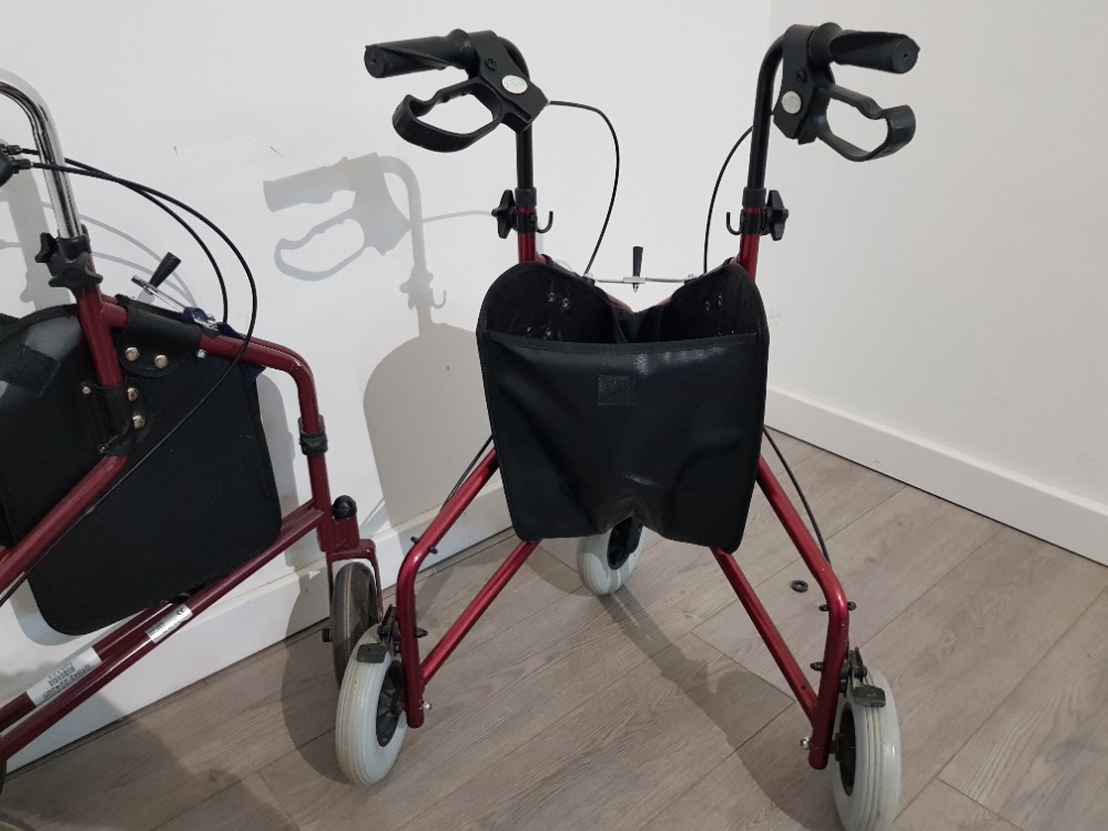 Two walking Zimmer frames,one by z etc and the other by Patterson medical - Bild 2 aus 2