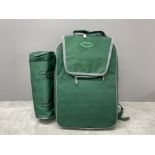 Hiking bag complete with picnic set unused