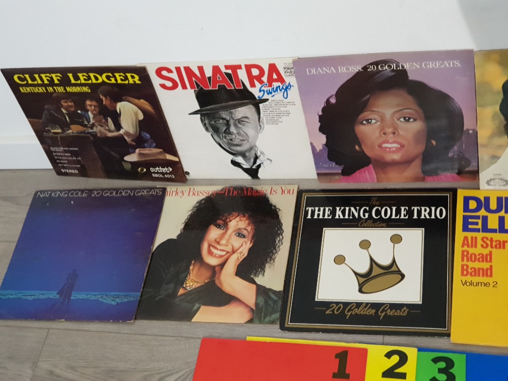 Lot of mixed LP records including Sinatra, the Beach Boys and Levi's Rock 1 to 5 - Bild 3 aus 3