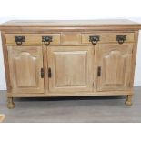 A nice solid oak sideboard. 52c × 150cm