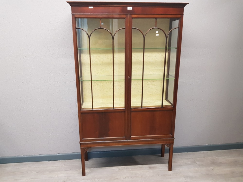 Edwardian glass display cabinet in clean original condition in mahogany. 100cm×34cm and 176cm in