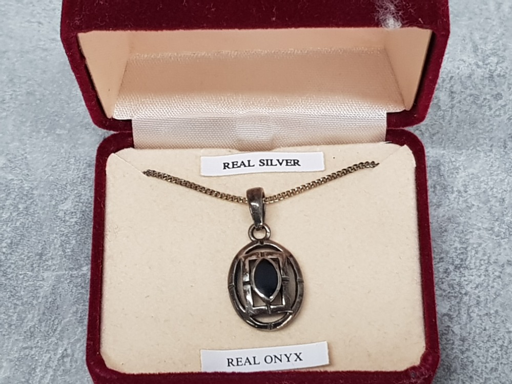 Silver and onyx pendant on chain, 6g, boxed