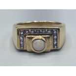 Gents 9ct gold stone set ring. Featuring 13 round light purple stone and opal set in centre 7.4g