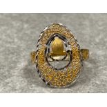 22ct gold fancy two tone Filagree pattern ring size P 2.2g