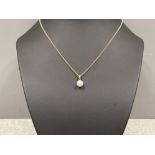 Ladies 9ct gold pearl pendant and necklace