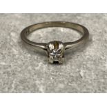 Ladies 18ct white gold solitaire diamond ring. 3.2g N1/2