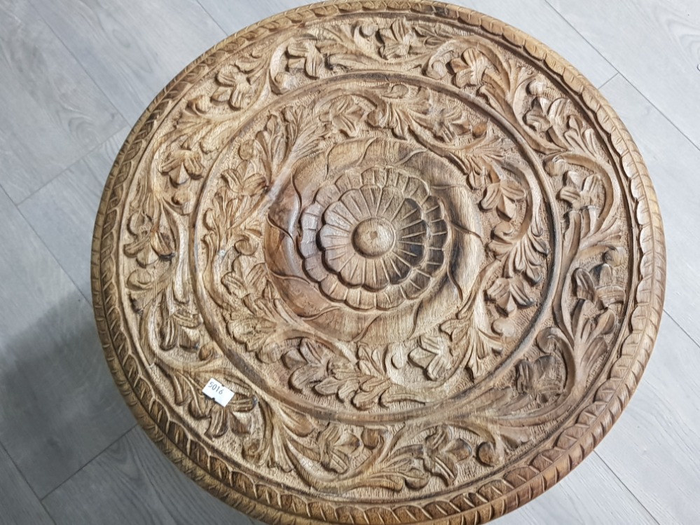 Highly carved asian/eastern Occasional table collapsable with round top - Bild 2 aus 3