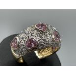 Ladies 9ct gold stone set turban ring. Featuring 6 pink hearts spread out with CZ set in between.