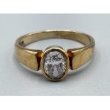 Ladies 9ct gold oval shaped CZ ring size N 3G