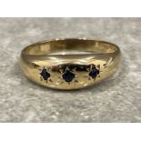 9ct gold 3 stone Sapphire ring. 2.4g size N1/2