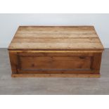 Large pine low storage coffee table 116x76cm