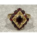 14ct gold Garnet set ring. 5.1g size Q1/2