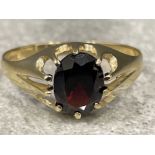 Gents 9ct gold Garnet ring. 2.22g size V