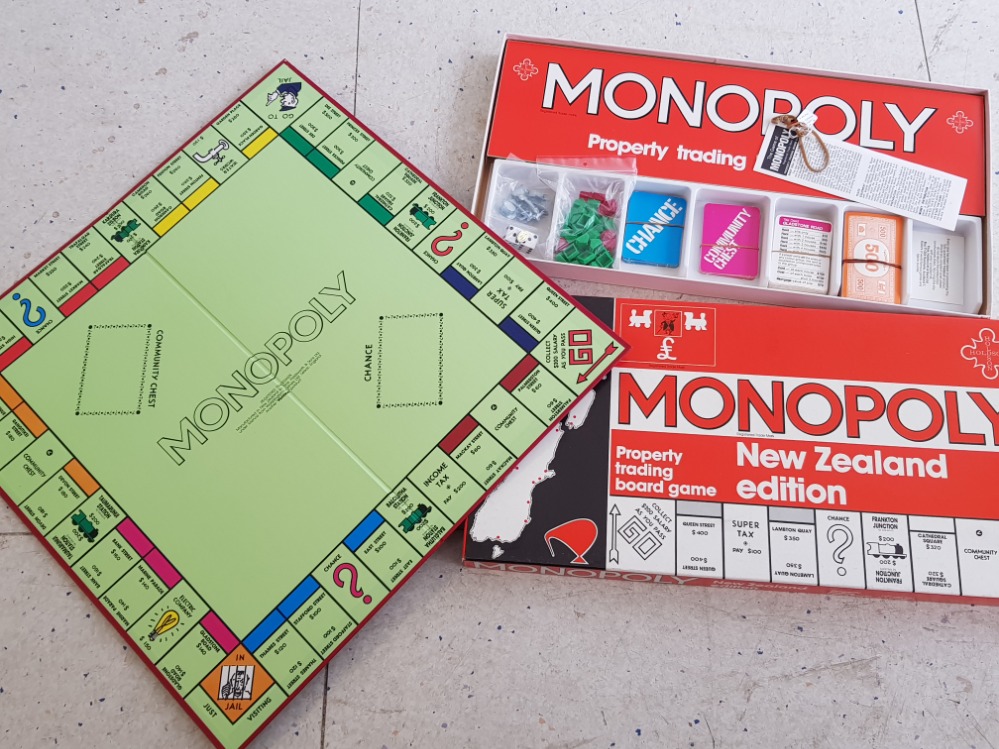 3 boxed vintage monopoly boardgames, Portugal, Spain and New Zealand editions, all in excellent - Bild 2 aus 2