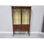 Edwardian glass display cabinet in clean original condition in mahogany with key, 100cmx34cm and