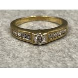 Ladies 9ct gold Diamond ring. Comprising of a Round Brilliant cut diamond set in centre with 4 round