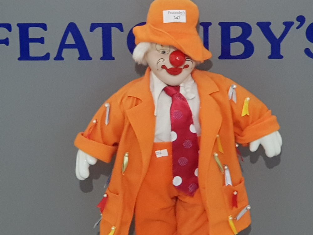 A PORCELAIN clown dressed in orange sute - Bild 2 aus 2