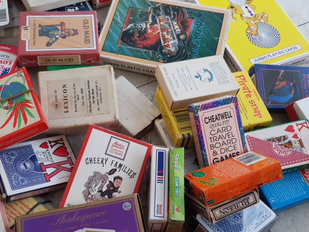 Box containing a large Quantity of vintage novelty playing cards inc king kong, contraband, jumbo - Image 3 of 3