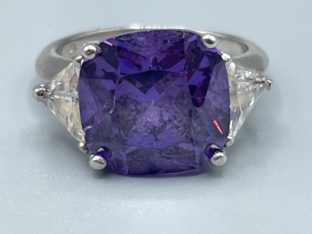 Ladies 9ct white gold Purple and White stone ring. Size M 7.16g - Bild 2 aus 3