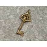 9ct gold 21st birthday keynote the door pendant. 1.3G