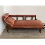Well presented Chaise lounge with carved detail