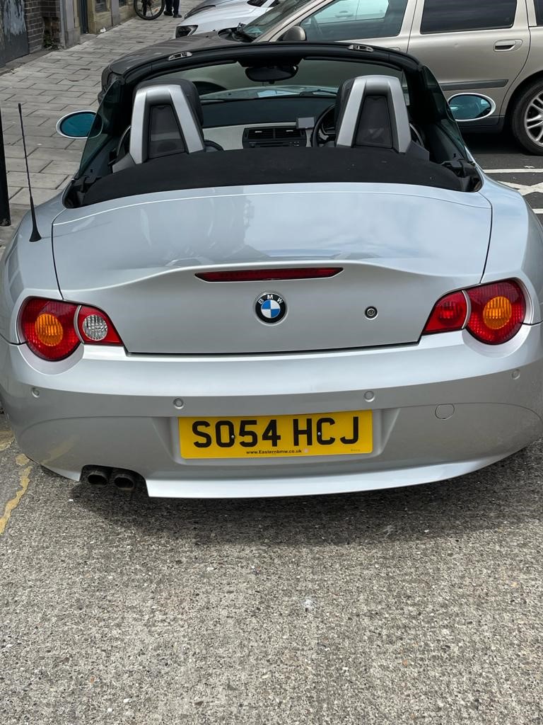 BMW Z4 2.2cc Roadster in fantastic condition. Electric hood and motor with leather heated seats. - Image 2 of 6