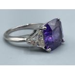 Ladies 9ct white gold Purple and White stone ring. Size M 7.16g