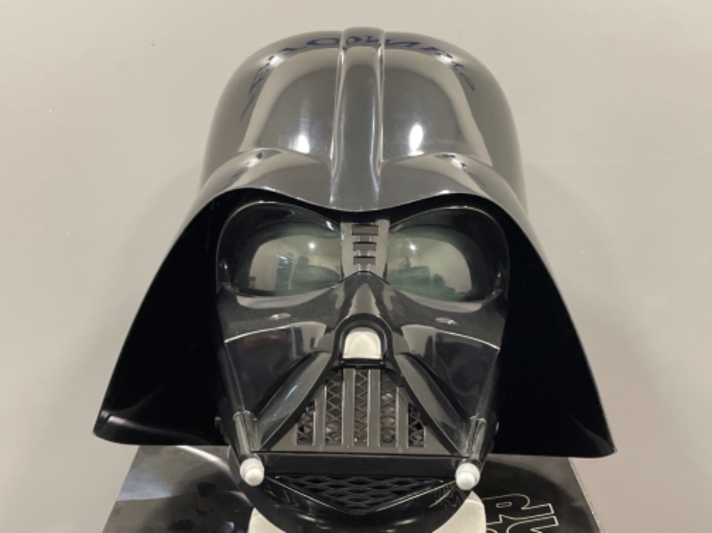 Star Wars The black series Darth Vader full size helmet in original box - Bild 2 aus 3