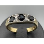 Ladies 9ct gold ring. Featuring 3 round black stones set with 2 CZs either side. 3.2g size O1/2