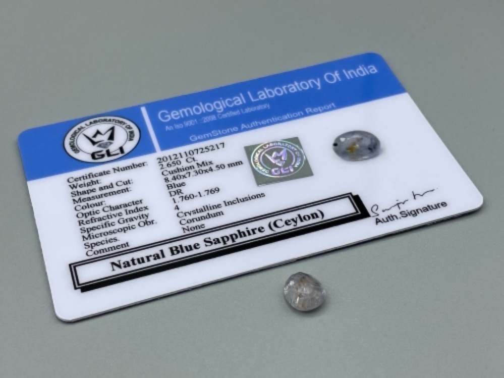 2.65ct Natural blue sapphire gemstone with certificate