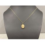 9ct gold oval locket with chain. 2.1g