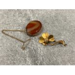 15ct gold Floral brooch plus another unmarked gold brooch set with Agate stone. Both in good