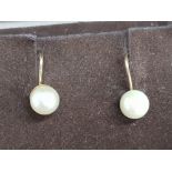 9ct gold and cultured pearl screw fitting earrings, 1.6g gross