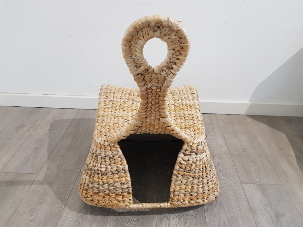 A Gullholmen banana fibre rocking chair of unusual design. - Bild 3 aus 3