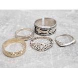 5 silver band rings 12.8g