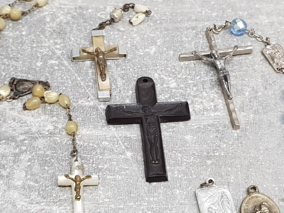 WWII christian army navy airforce bakelite pledge of victory crucifix, other crucifixs, rosary beads - Image 2 of 4