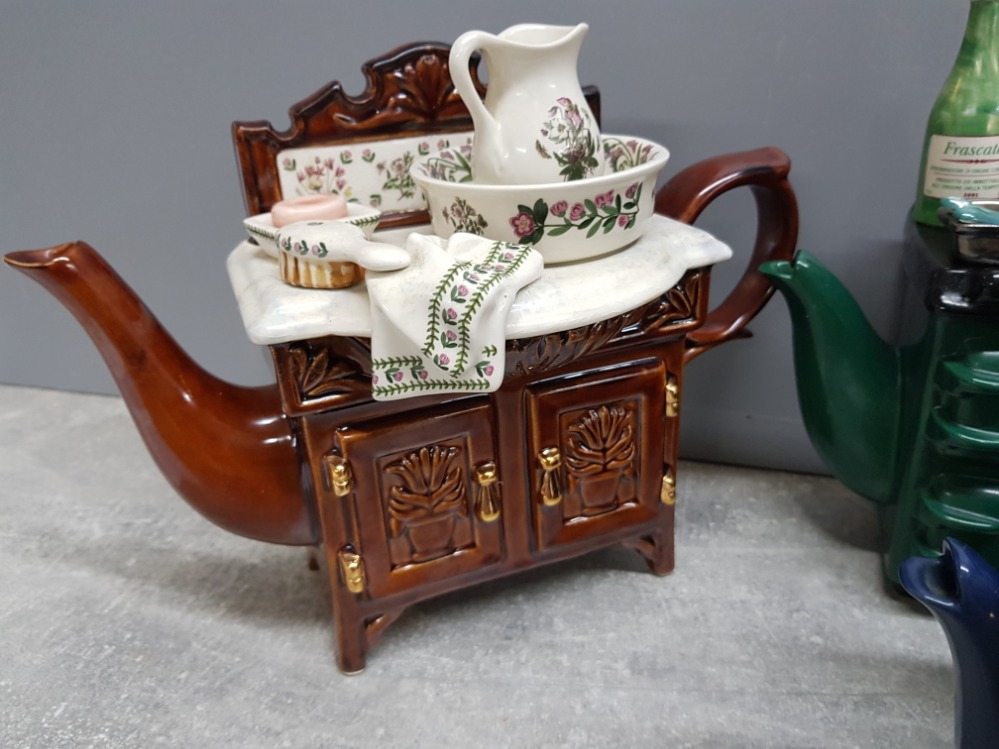 A selection of 7 novelty teapots by makers the Teapottery and Portmeirion - Image 3 of 4