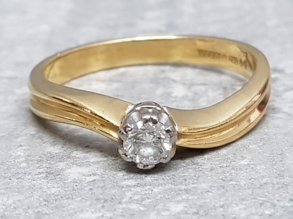 An 18ct yellow gold and diamind solitare ring, the diamond weighing .15 carats, 4.2g gross, size O