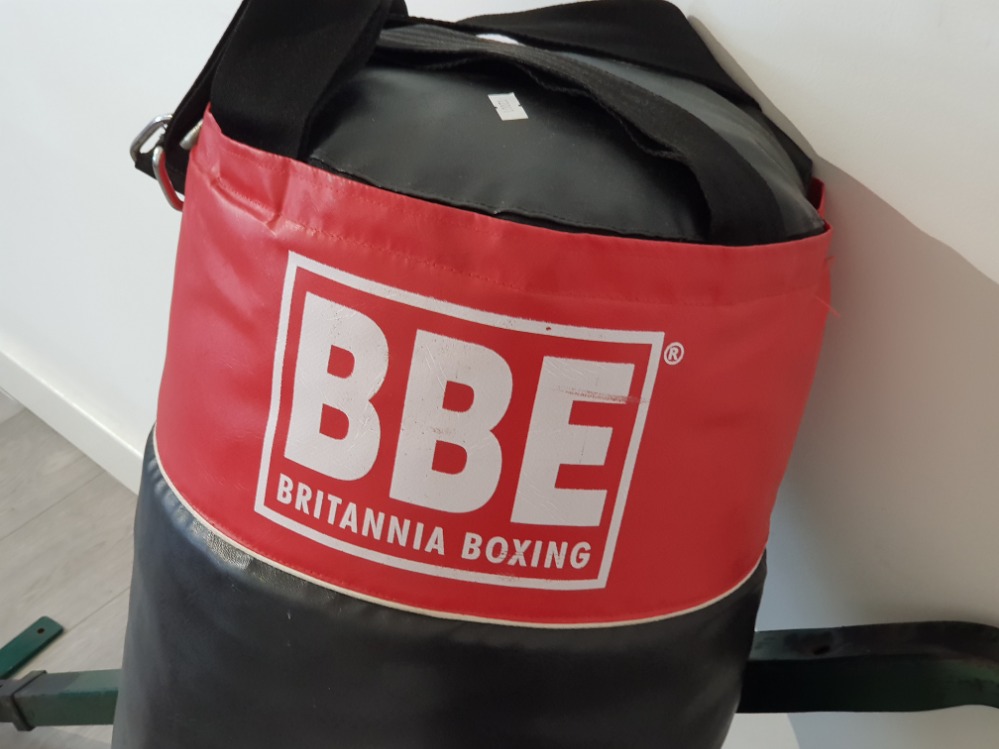 BBE Britannia Boxing punch bag and metal wall bracket - Image 2 of 2