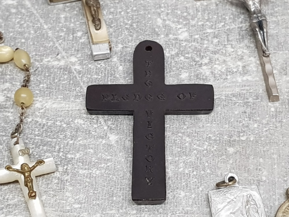 WWII christian army navy airforce bakelite pledge of victory crucifix, other crucifixs, rosary beads - Image 3 of 4