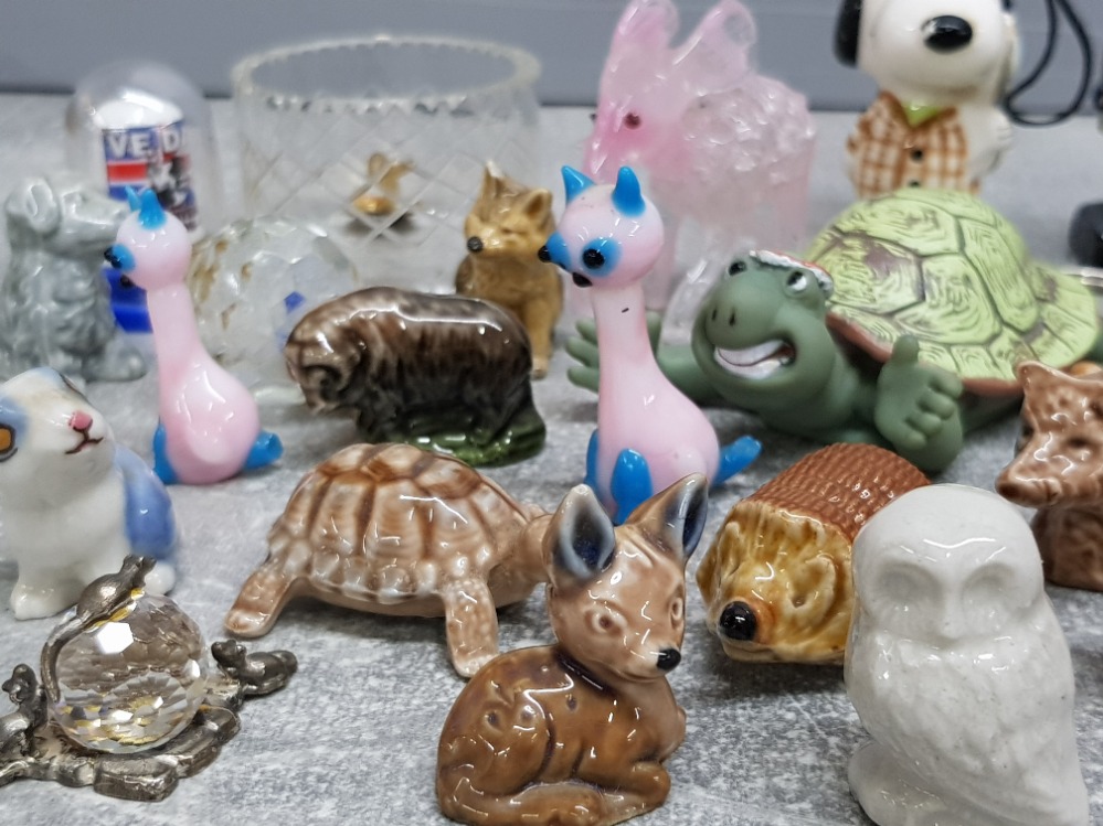 Tub of Minatures mainly wadr animals, also includes glass animals - Image 3 of 3