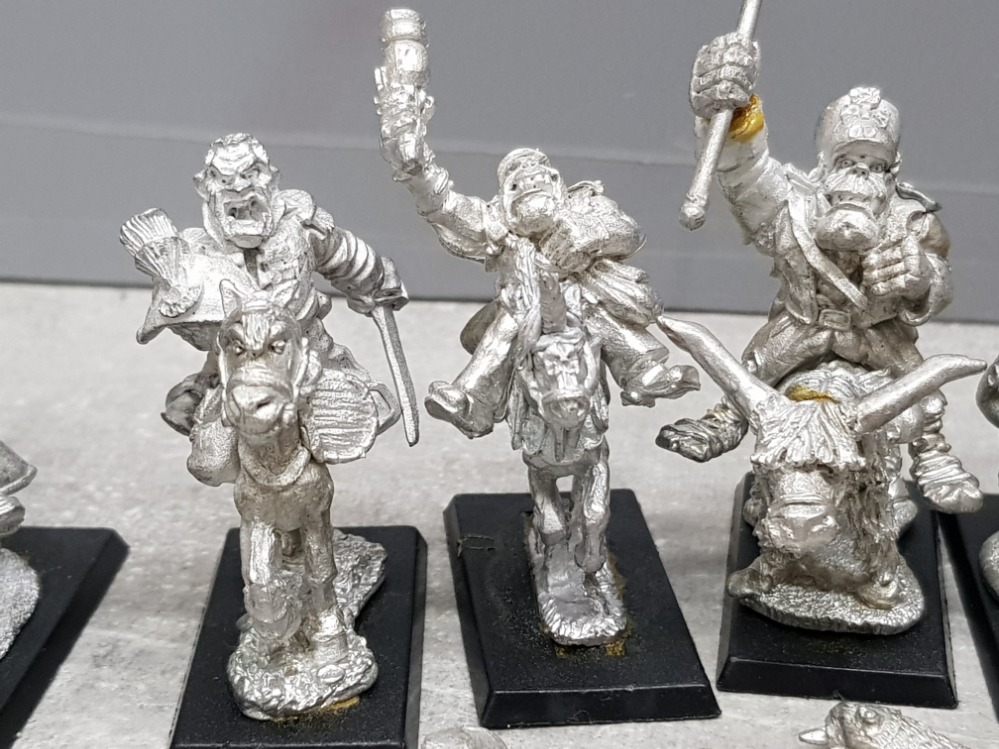 Quantity of metal wargame minatures, includes orc cavalry etc, possibly by games workshop - Bild 2 aus 2