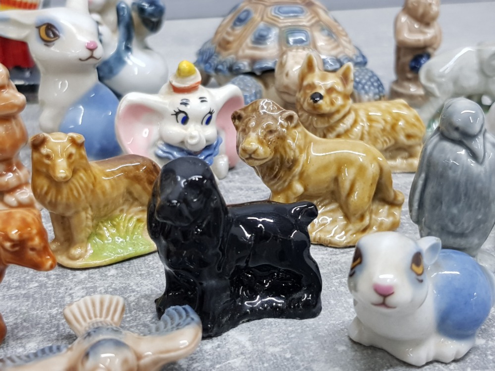 Tub of Minatures mainly wadr animals, also includes glass animals - Image 2 of 3