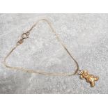 9ct yellow gold serpentine link bracelet and 9ct teddy bear pendant, 1.3g