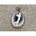 9ct gold cameo style blue Golfer pendant with twisted edge