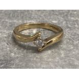 9ct yellow gold diamond ring, 2.57g
